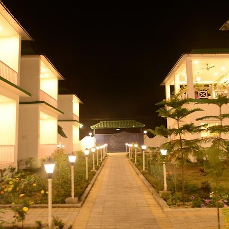 Jaldapara Forest Tourist Lodge Jftl Madari Hat Buitenkant foto