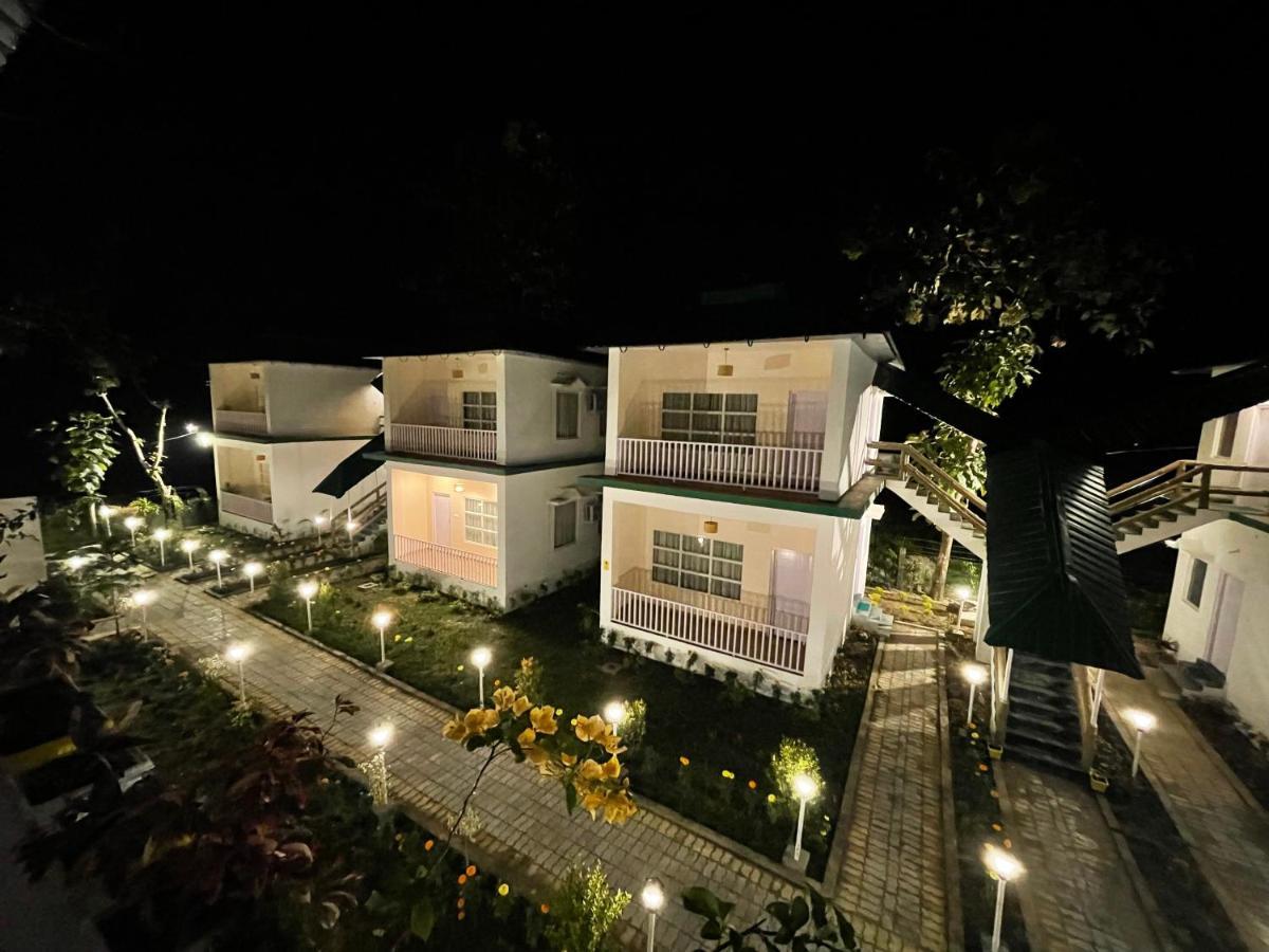 Jaldapara Forest Tourist Lodge Jftl Madari Hat Buitenkant foto