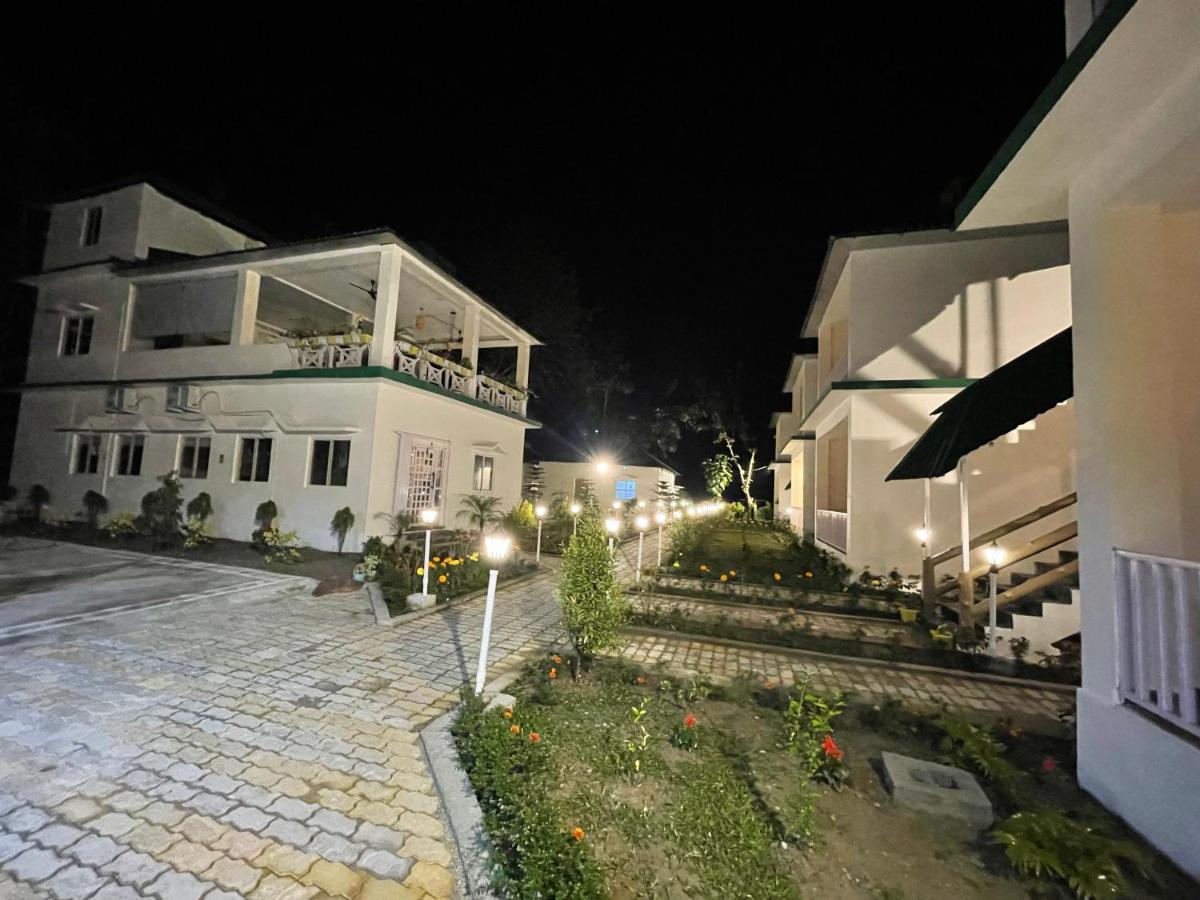 Jaldapara Forest Tourist Lodge Jftl Madari Hat Buitenkant foto