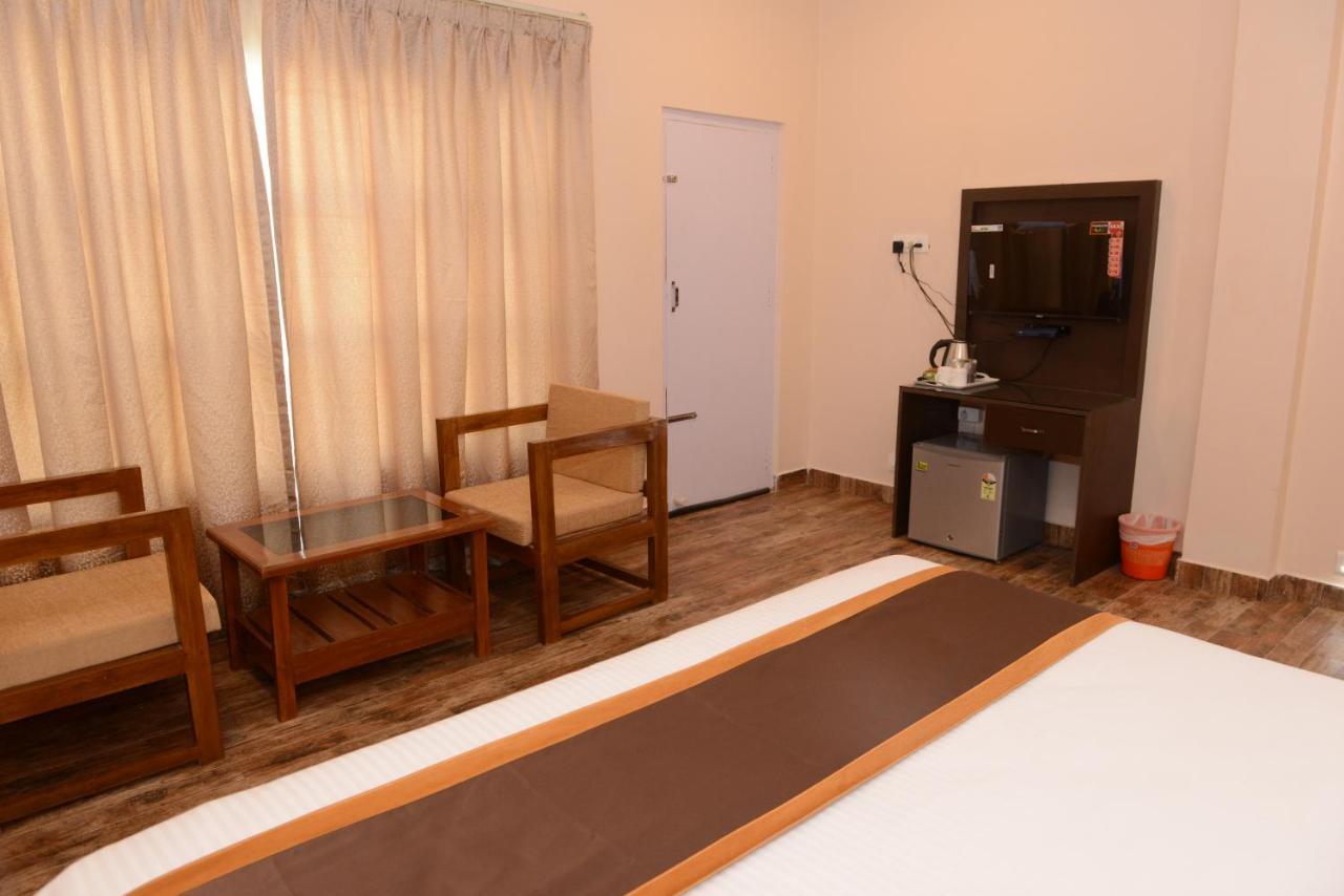 Jaldapara Forest Tourist Lodge Jftl Madari Hat Buitenkant foto
