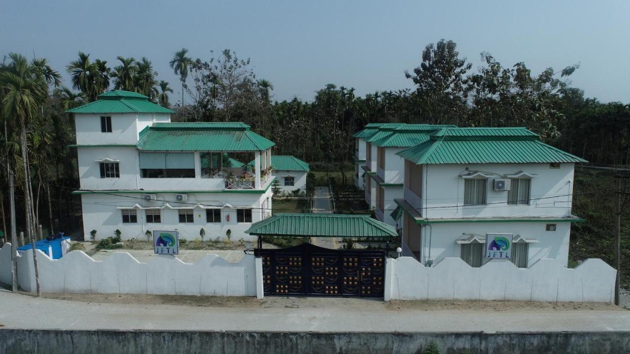 Jaldapara Forest Tourist Lodge Jftl Madari Hat Buitenkant foto